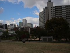 カンテレの裏には、大きくて立派な公園がありました。
ここでしばらく時間を潰すことにしました。