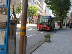 やって来た北鉄バスに乗ります。
北鉄バス一日乗車券で利用できます。