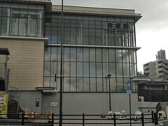 東郷駅宗像大社口

普段は宗像大社経由神湊波止場行きの西鉄バスが走っていますが、年始は運休のため歩いて宗像大社に向かいます。


東郷駅：https://ja.wikipedia.org/wiki/%E6%9D%B1%E9%83%B7%E9%A7%85
東郷駅：http://www.jrkyushu.co.jp/EkiApp?LISTID=502&EKI=91101190
西鉄バス：https://ja.wikipedia.org/wiki/%E8%A5%BF%E9%89%84%E3%83%90%E3%82%B9
西鉄バス：http://www.nishitetsu.jp/bus/