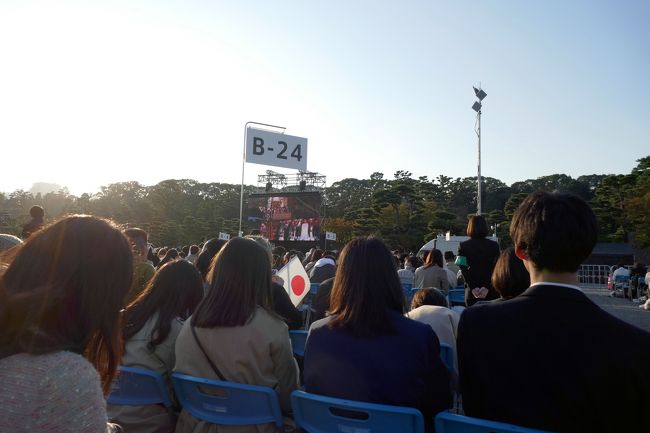 ここからステージは全く見えません・・