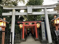 続いて、上野公園内に鎮座する花園稲荷神社と五條天神社へ。
稲荷神社は鳥居が連なっていて、とても日本っぽいので外国人観光客の方がたくさんいました～。