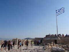 展望台
ギリシャ国旗が翻る展望台からはアテネの街が一望できる。
アクロポリスの丘の東端にある。