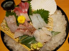 美味しそう。5種盛り
白ら海老の刺身
すずき
ぶりの1つ前の魚
等々