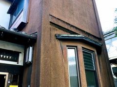 コースは 川口市母子父子福祉センター
福祉センターなんて私達には関係なさそうだけど、ここは旧鋳物問屋鍋平別邸で国の登録有形文化財になっています。
