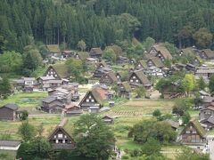 建物があるエリアをアップしました。

合掌造りの建物は同じ向きに建っているのが良く分かりますね。