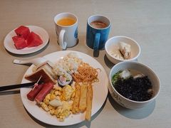 ホテルの朝食です。
肉まんや水餃子もあり美味しかった。