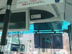 三宮から乗ったのはJRバス。徳島行きのバスは神姫バス、阪神バス、徳島バスなどが運行してますが、バス乗り場が違います。早く統一してほしいと思いますが、今回は三宮バスターミナルから出発のJRバスです。電源もWifiもありません。問い合わせが多いからでしょうか、Wifiなしのシールが貼ってありました。
三宮を定時に出発。