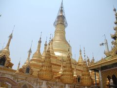 シュエサンドー･パヤーは、ミャンマー三大仏塔の一つです。
