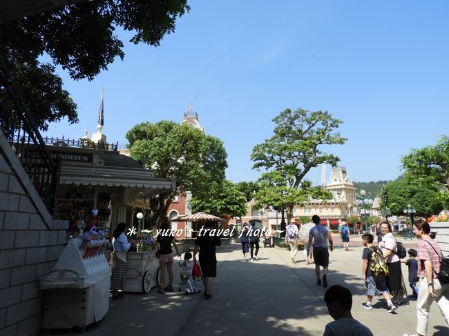 パークに入って左に進むと案内所があり日本語パンフレットをもらいました。そのとなりにトイレもあります。