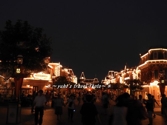 夜のショーに向けて少し人が集まって来ました、東京程の混雑はありません。よく舞浜より海外パークの方が良いとブログで拝見しますが納得です！<br />人が少ないので動きやすいです(* ´ ▽ ` *)
