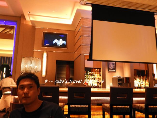 ホテルに戻り夕食はスタジオラウンジです。