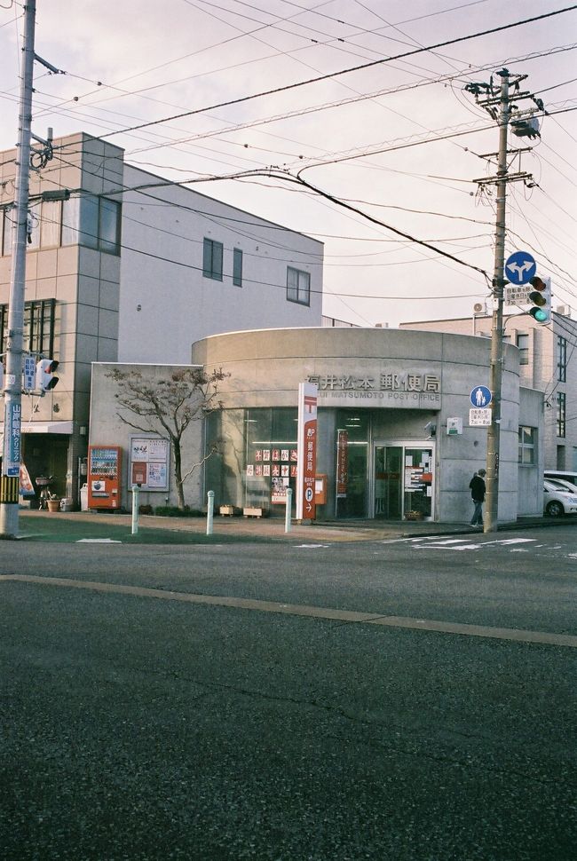 福井松本（ふくいまつもと）郵便局<br />〒910-0003　福井県福井市松本2-1-1<br />TEL：0776-23-7872<br />取扱店番号：330580<br />ATM：土曜日稼働店<br /><br />福井松本郵便局　15：42（0.7km・228.7km・14.0km/h）<br />　　　　　　　　15：45