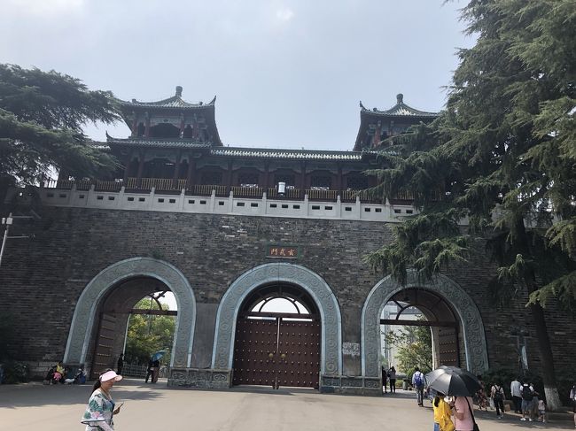 玄武門　この辺りに出店が多く出ていました