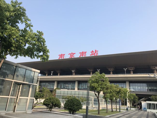 構内はまだ開発中で店舗の空きなど多数でした