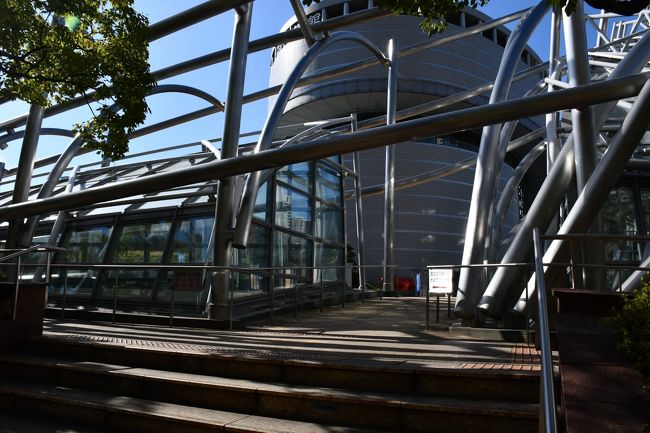 国立国際美術館の入り口付近です