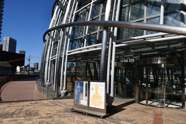 国立国際美術館の入り口付近です