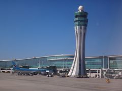 大韓航空KE706便（成田国際空港 9:05発 ― 仁川国際空港 
同日11:50着）の「エアバスA330-300」の機内からの写真。

11:29ドアオープン。

仁川国際空港の第2ターミナル 搭乗ゲート248番に到着しました。