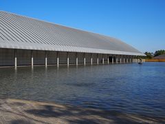 佐川美術館、この建物と廻りの風景、これ自体が作品ですね。