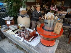 山の辺の道には飲食店はなく
天理・桜井駅をスタートする際に飲み物などを購入しておいた方がいいのですが
なにげに通り過ぎる所だったけど、軽食らしき物があった！

お店と言うより、お家の軒先で！って感じね