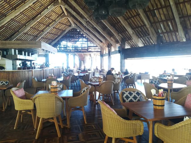 中はレストランになっています。<br /><br />私達はここが利用できるようですね。