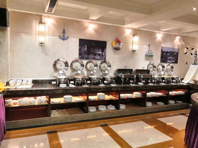 礼頓酒店の朝食バフェ<br />必要にして充分なパワーとトルク（こりゃロールスロイスのキャッチコピーだ）<br />