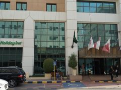 UberでACLの現地観戦バスツアーの集合場所のHoliday Inn Riyadh Olayaに移動してきました。
15:40の集合よりも50分程早く到着です。