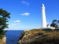 島根半島の最西端の断崖に建つのが明治36年に設置された日御碕灯台です。100年を過ぎても現役で海の安全を守っており、世界の歴史的灯台百選にも指定されています。