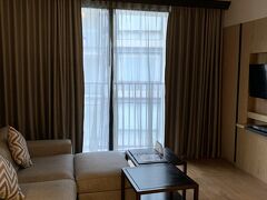 今回のお宿。

Arcadia Suites Hotel Phloenchit Sukhumvit Bangkok

BTSプルンチット駅から徒歩７、８分。
駅まで無料のトゥクトゥクサービスあり。
６；００～２２；３０までね。

コンドミニアムタイプなのでキッチン付き。