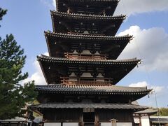 世界遺産の法隆寺に移動です。入場料が1500円になっていました。高っ。