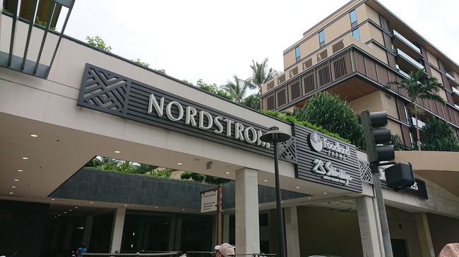 JCBカード提示でワイキキトロリーに無料で乗り、<br />アラモアナセンターへやってまいりました。<br /><br />広すぎでどこをみたらいいか分からなくなりますね～<br /><br />ZARAやバス&amp;ボディーワークスで<br />ハンドジェルを大量に買ったり。<br />写真撮るの忘れました…