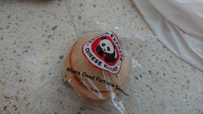 オマケのフォーチュンクッキー？<br />て言うんでしたっけ？