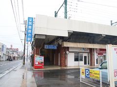 １０分程歩き筑豊直方駅へこちらも駅前はあまり活気はありませんでした。結構年期入っている駅だけど高架駅、構造的にJRを越して延伸計画でもあったのかな。
それにしても路面電車タイプの列車で高架駅って珍しいような・・・。