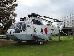 車で10分ほどで、石川県立航空プラザに到着。

屋外に展示されている機体もあります。