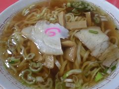 喜多方ラーメンの元祖といわれる店。喜多方駅すぐ近くにある。
まぁ、どこで食べても同じ喜多方ラーメンだが、もちもち麺がうまい。