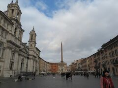 続いてナヴォーナ広場。
ローマは歩いて回れるのが良かったです。