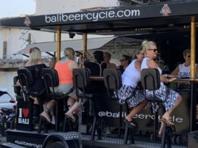 動くバーカウンター