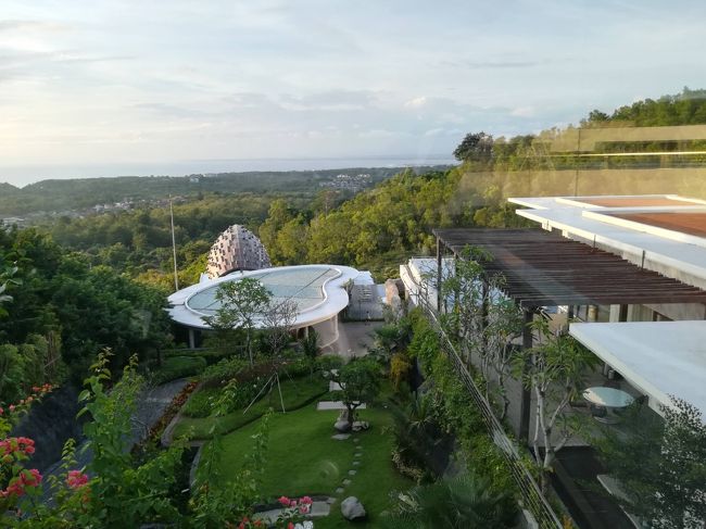 そして、そこから見える景色。<br /><br />何か頭のでっかい丸くポコッと出てる建物が見えるので行ってみましょう！