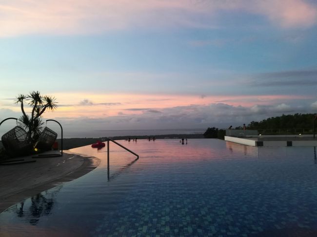 グラデーションはどれだけ眺めてても気持ちのいいものです。<br /><br />ここは高台だから、前に遮るものが無いのでとても気持ちが良いです！