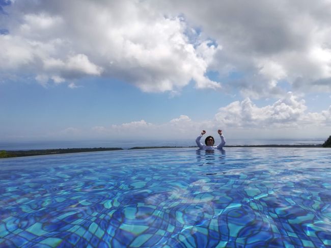 これは頑張ってない所。<br /><br />バレリーナの足で立ってます。<br />155ｃｍの私には、それなりの深さです。<br /><br />本当は、自分で撮りたかったけど、絶対スマホを落としそうなので<br />止めました（＾＾；）