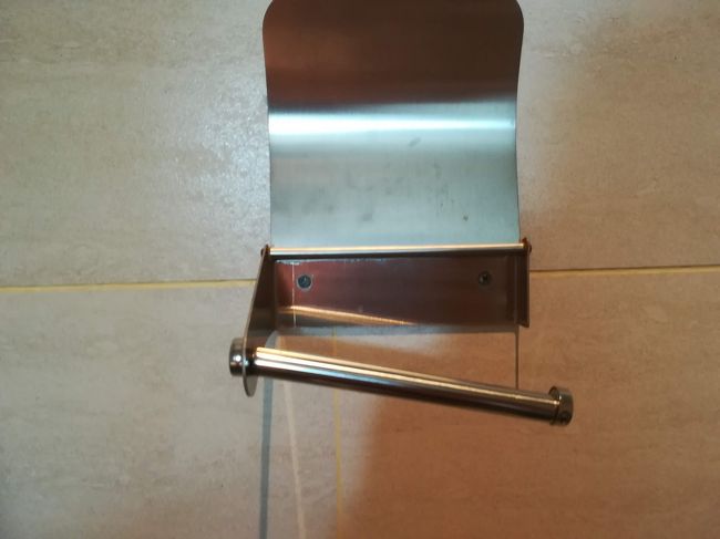 最後に。。。<br /><br /><br />どうやってもトイレットぺーパー落ちてしまいます。<br /><br /><br />ここが、やっぱりバリ島って感じで、憎めないんですよね～。<br />日本じゃ考えられないんだけど、ここじゃあり得る。<br /><br />こんなところも好きなんですよね（＾＾）