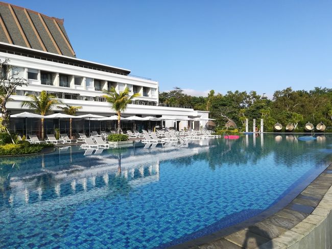 ほぼプールのご紹介のスタートです。