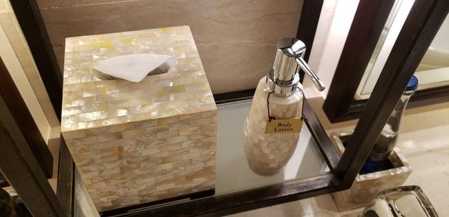 洗面所にはボディローション。