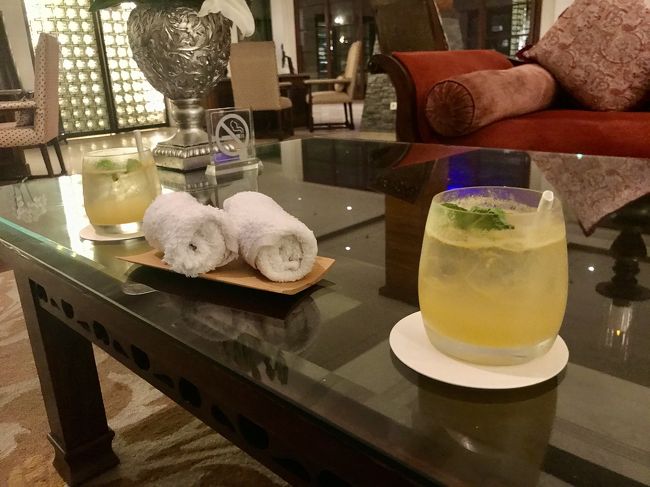 ウェルカムドリンクと、これまたいい香りがする冷たいおしぼり。