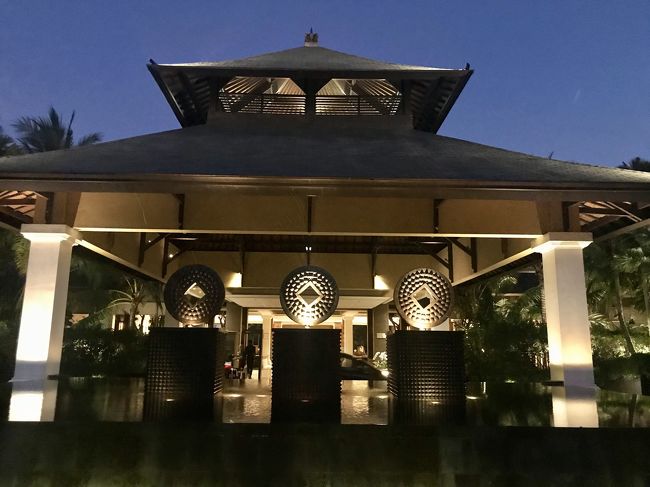 空港から車で20分程で到着。いよいよセントレジスにチェックインです！<br />The St. Regis Bali Resort<br />リッツ・カールトンと並び、マリオットグループの最上級ラグジュアリーホテルです。