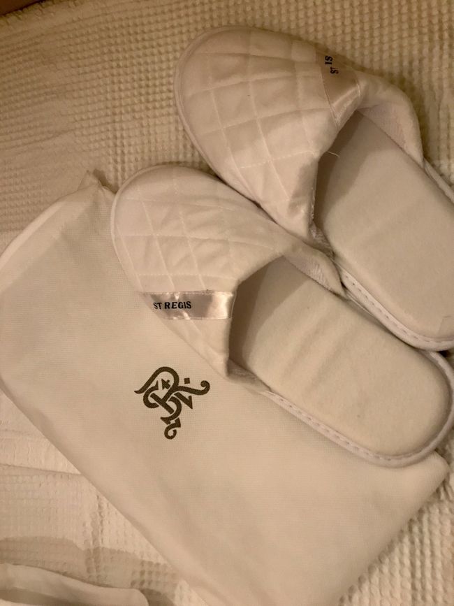 スリッパはふわふわ。