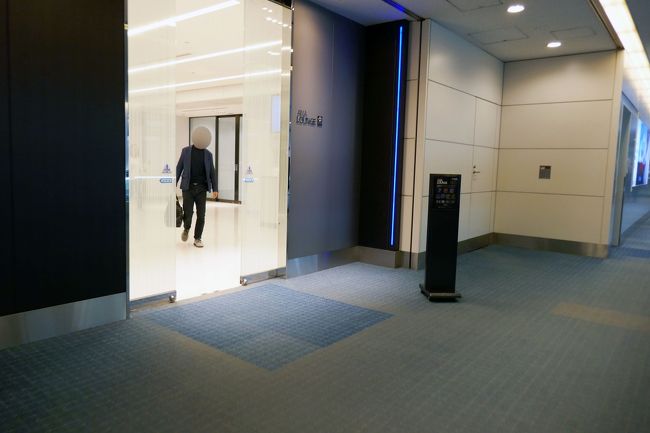 朝7時半の便なので5時に起きて空港へ。<br /><br />空港まで送迎があるのが大変良かったです。（朝4時から無料の朝食もあるようです。）<br /><br />空港に着いたら早速ラウンジへ。