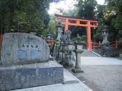 前の日に説明を受けながら見学した春日大社。
ものすごい人だったので、ほぼ写真が撮れませんでした。
7時ごろの春日大社はガラガラ。
ゆっくり見て回れます。