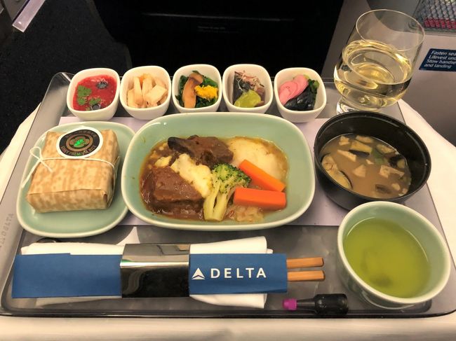 ハワイ デルタ航空dl180便 67 300er のビジネスクラス デルタ ワン 搭乗記 機内サービス 空港からワイキキへの移動手段 ホノルル ハワイ の旅行記 ブログ By リンリンベルベルさん フォートラベル