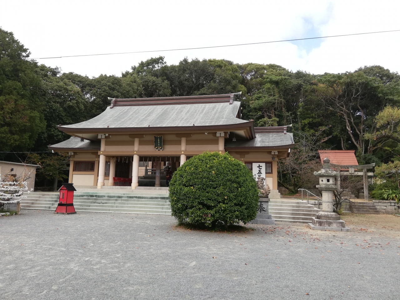 志賀島からの帰路、福岡市の西公園の光雲神社に寄った。

筑前福岡藩祖・黒田孝高と、その子の黒田長政を祀る。社名は両神の法名から光と雲の一字ずつをとったものという。 