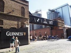 駅から歩いて5分程で着いたのはGUINNESSストアハウス。
ビール工場併設の博物館。こちらも予約していたのでメールで送られてきていたリファレンスコードを発券機に入れてチケット発行して貰いすんなり入場。

